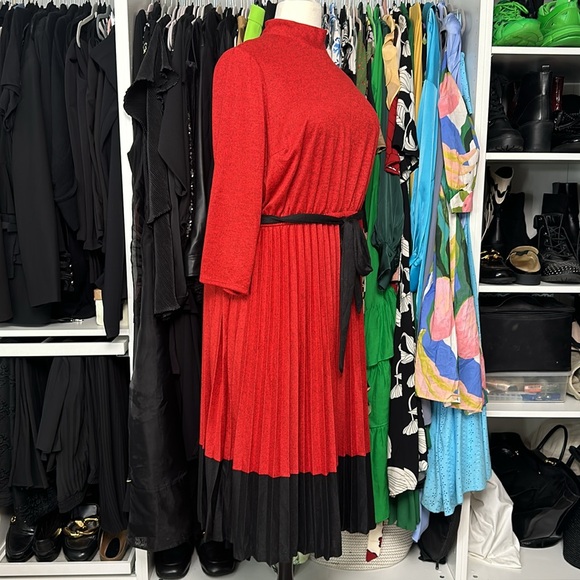 LANE BRYANT RED & BLACK 3/4 LENGTH SLEEVE PLEATED SKIRT DRESS WITH BELT - Picture 2 of 4